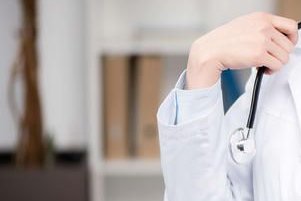 女性子宫肌瘤在南通市妇幼保健院做三代试管预算八万块够不够？